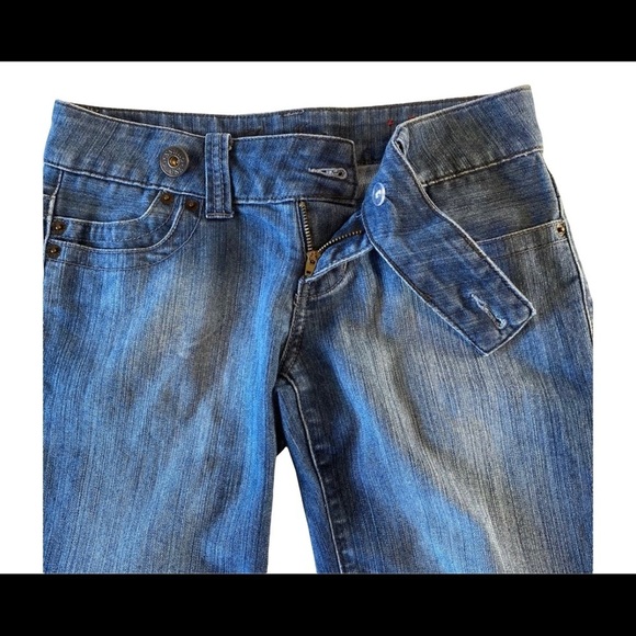 Guess Jeans Medium Wash Blue Denim with Light Fading Jean Shorts Women’s Size 26 - Picture 3 of 7